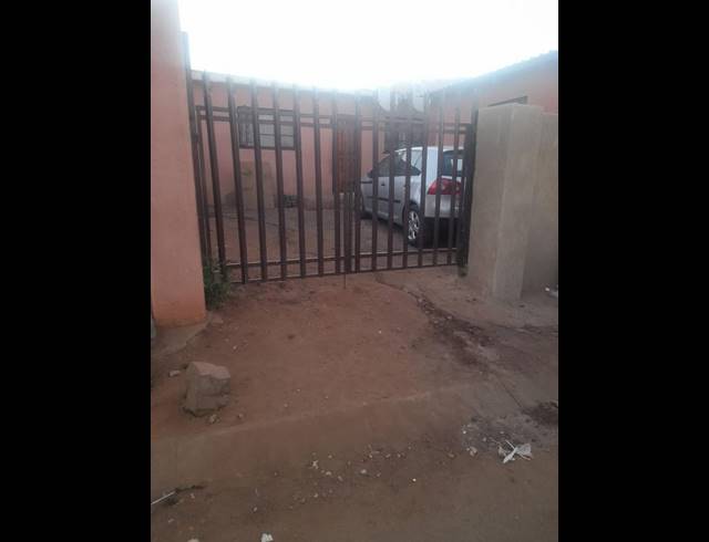 8 BEDROOM HOUSE FOR SALE IN TEMBISA EXT 7